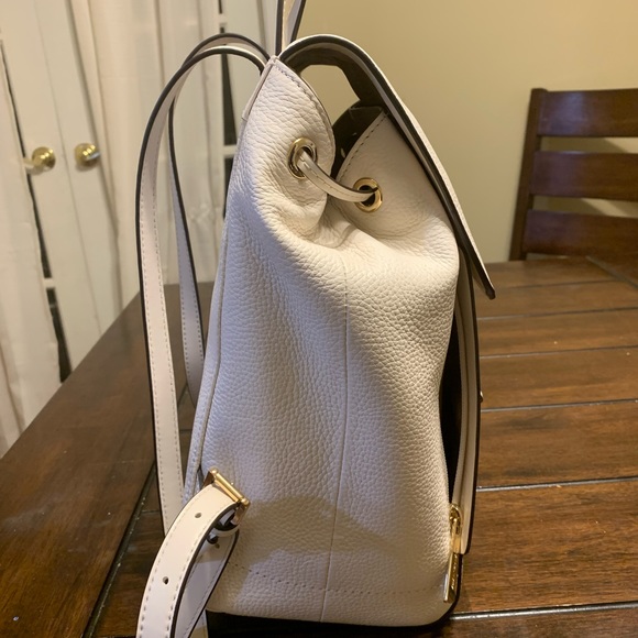 Medium Drawstring Backpack Michael Kors Light Cream Color.